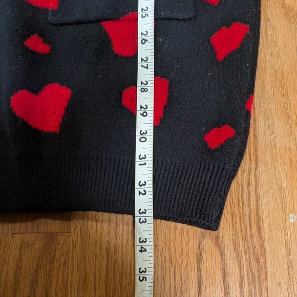 Magnolia Place Plus Size Heart Cardigan 🖤❤️ One Size Cozy Statement Sweater - Picture 6 of 8